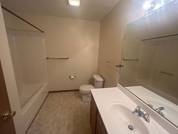 5th image of 2858 University Ave APT 15