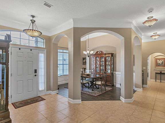 3rd image of 524 Battersea Dr