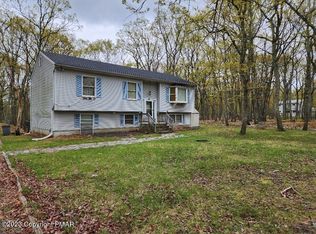 2167 Cardinal Dr, Bushkill, PA 18324