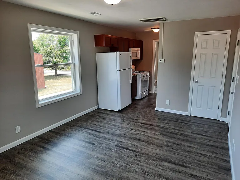 2115 1/2 E Main St #2 — Photo 5