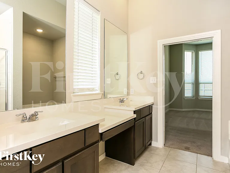 1714 Voltera Dr — Photo 10