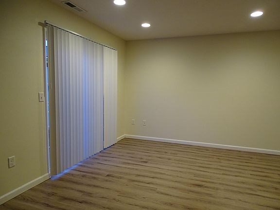 4th image of 7612 NE 34th Ave APT 8