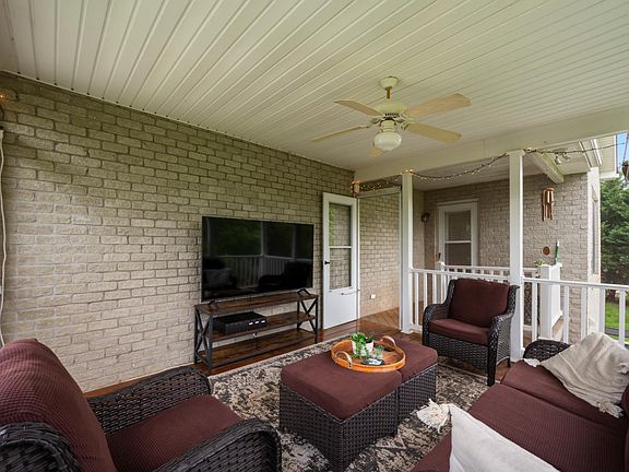 4th image of 1254 Ivy Creek Dr