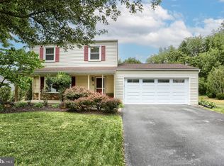 418 Sweetbriar Dr, Harrisburg, PA 17111