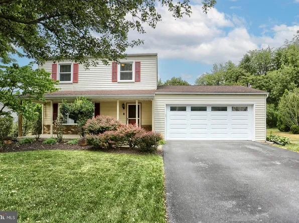 418 Sweetbriar Dr, Harrisburg, PA 17111