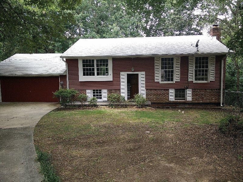 1st image of 375 Lady Guinevere Way