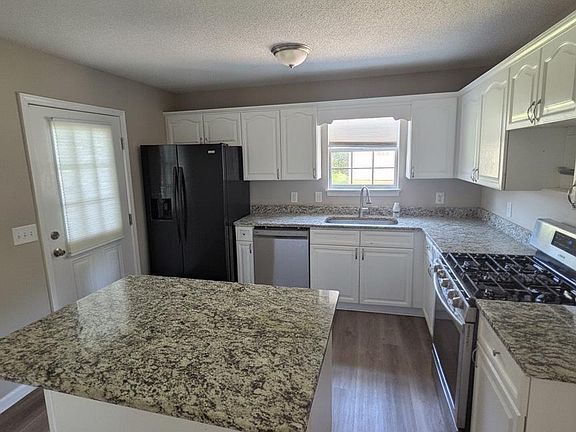 3rd image of 1805 Pebble Lake Dr