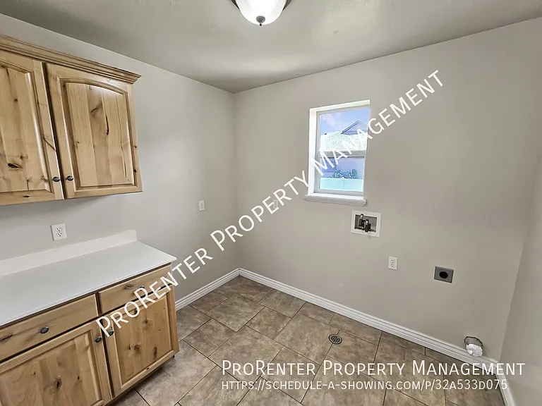1911 S 1485 W — Photo 20