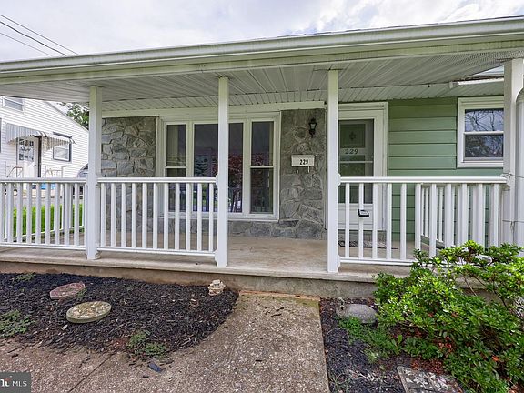 2nd image of 229 N Maple St