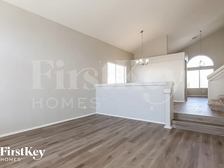 11009 W Frier Dr — Photo 5