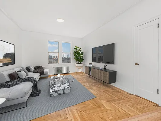 Rented by Re/Max In The City | media 18