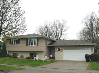 130 Victoria Ct, Grand Forks, ND 58201