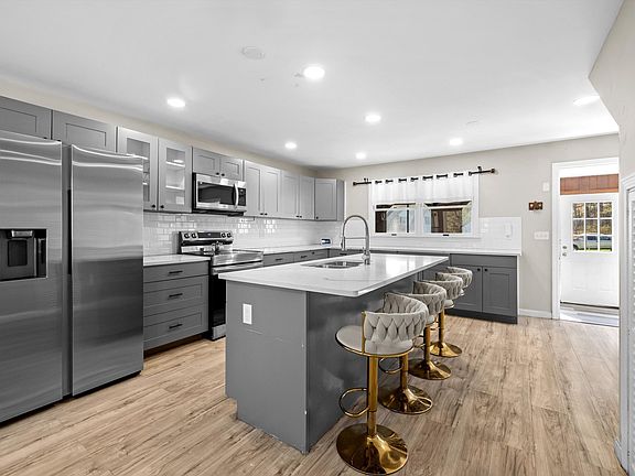 3rd image of 549 Main St