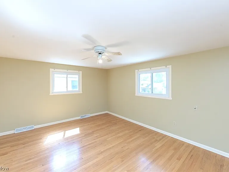 23721 Greenlawn Ave — Photo 30
