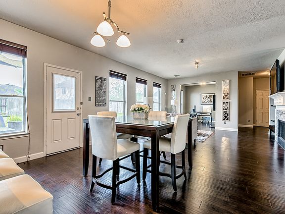 5th image of 2814 Park Springs Ln