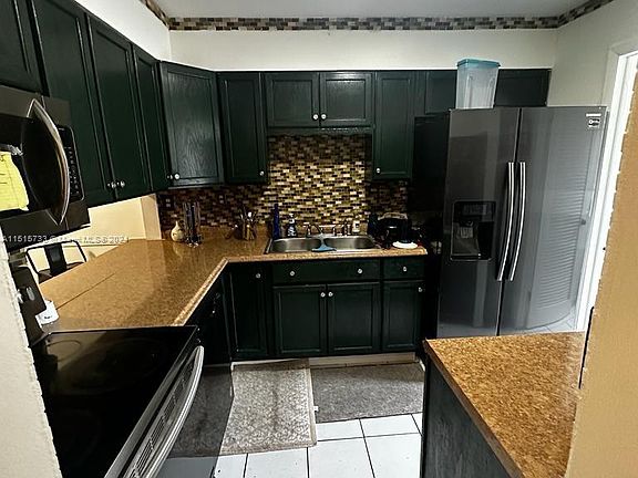 4th image of 625 NW 10th St #625