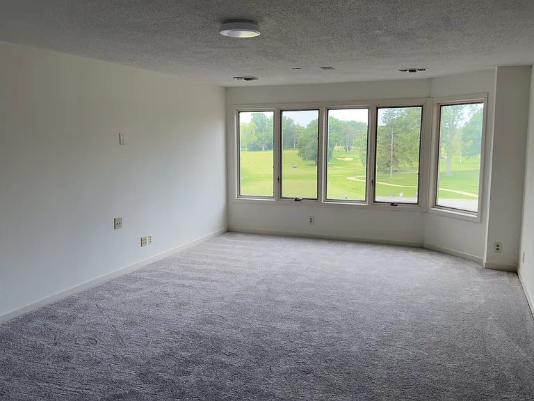 Chelsea Condos — Photo 46