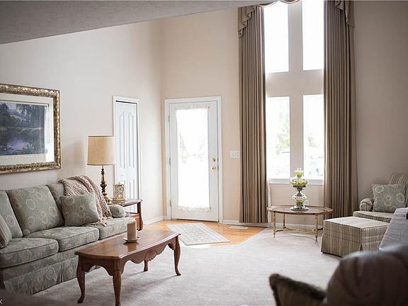 3rd image of 1810 Stone Manor Cir