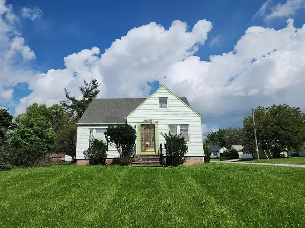 19619 Preston Rd, Warrensville Heights, OH 44128