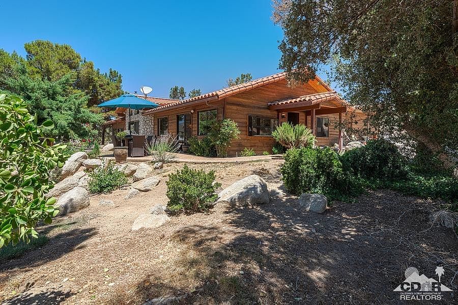 2nd image of 63320 Pinyon Dr