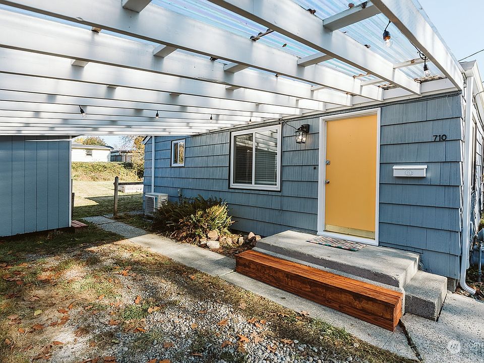 1st image of 710 15th Avenue SE