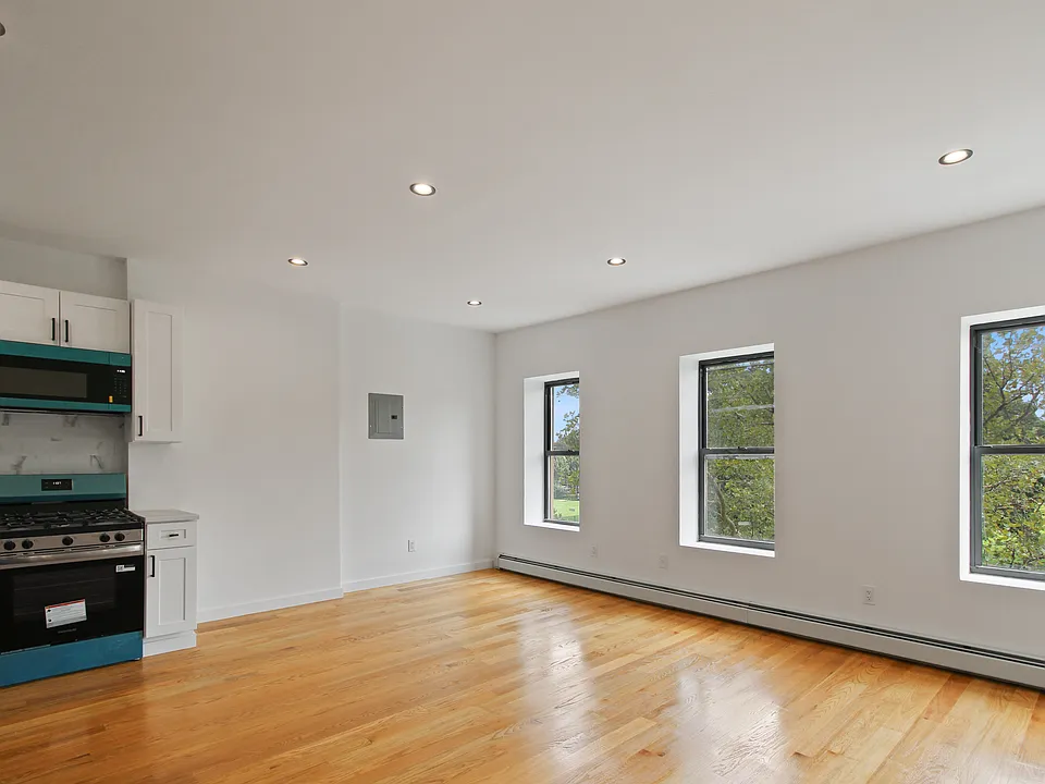 724 Marcy Ave #3