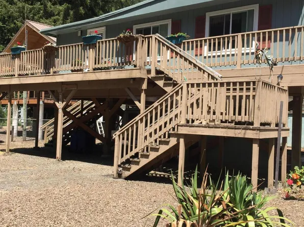2065 S Windy Bend Dr, Lincoln City, OR 97367