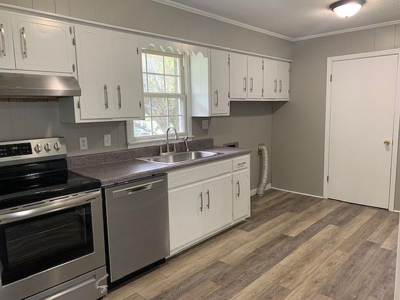 3rd image of 98 Diamond Dr