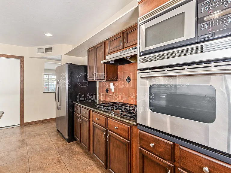 319 E Riviera Dr — Photo 15