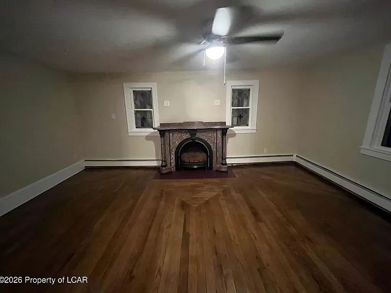 260 E Grove St — Photo 15