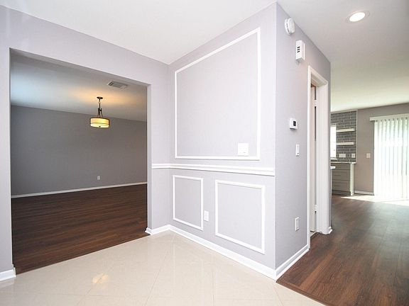 4th image of 3330 S Sutton Sq
