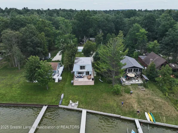 7335 Harbor Dr, Pentwater, MI 49449