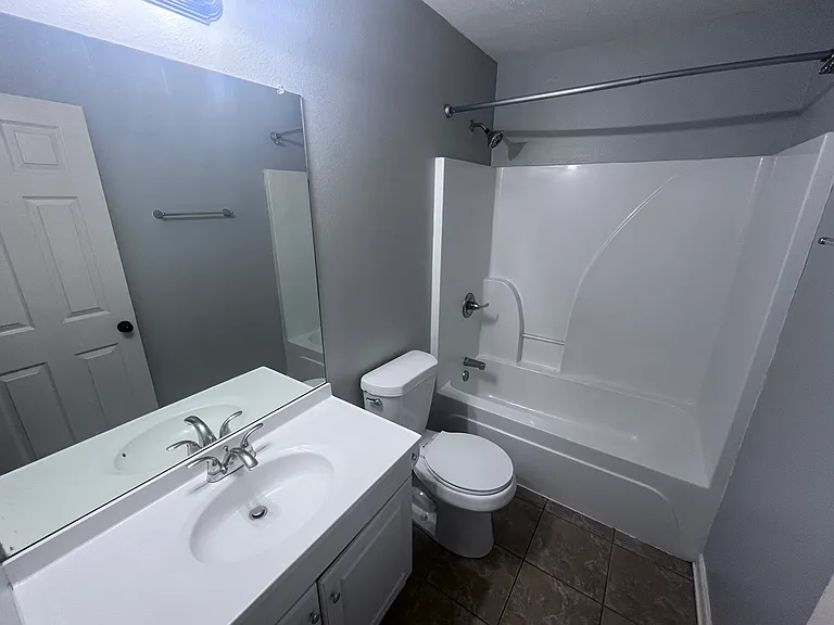 34 Shamsie Dr — Photo 20