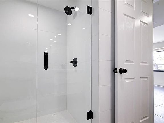 2nd image of 200 NW 25th St APT 8