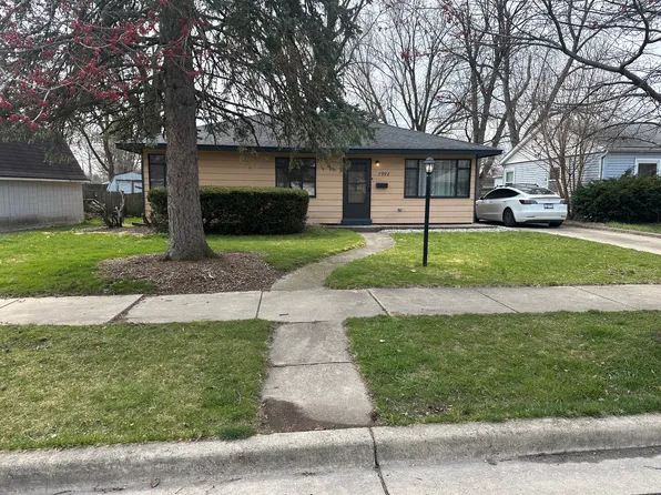 7992 White Oak Ln, Hammond, IN 46324