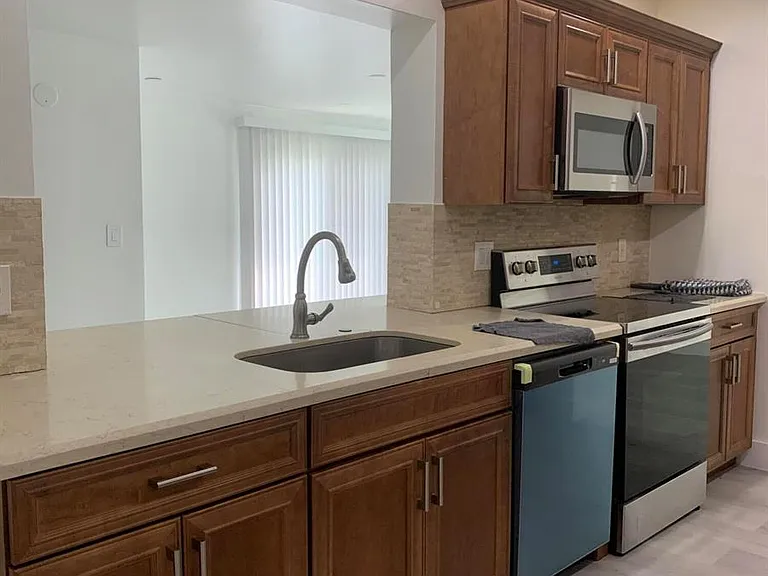 4005 NW 76th Ave — Photo 19