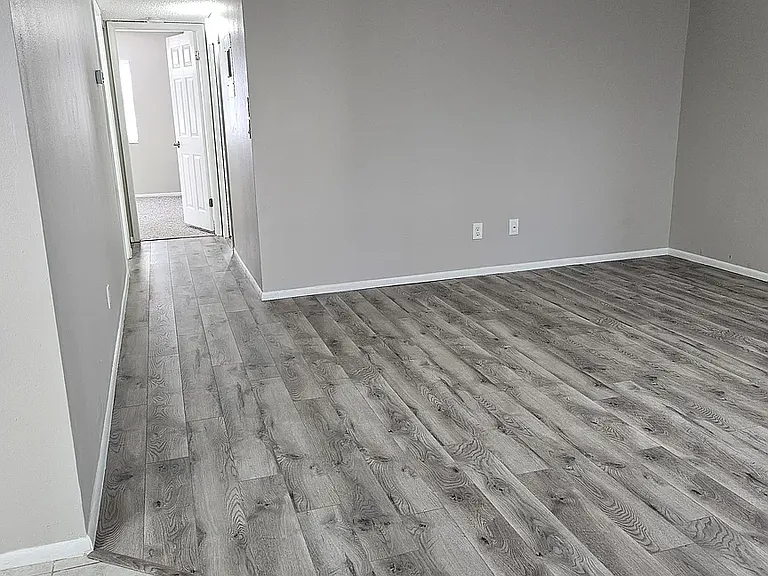 3300 Fox Chase Cir N #215 — Photo 3