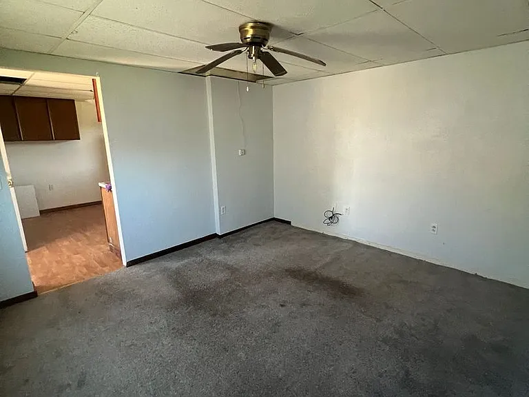 305 E Maple St — Photo 13