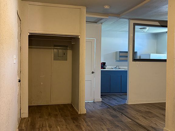 3rd image of 119 1/2 N Cherry St