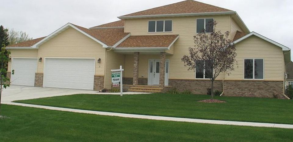1st image of 7 Desiree Dr