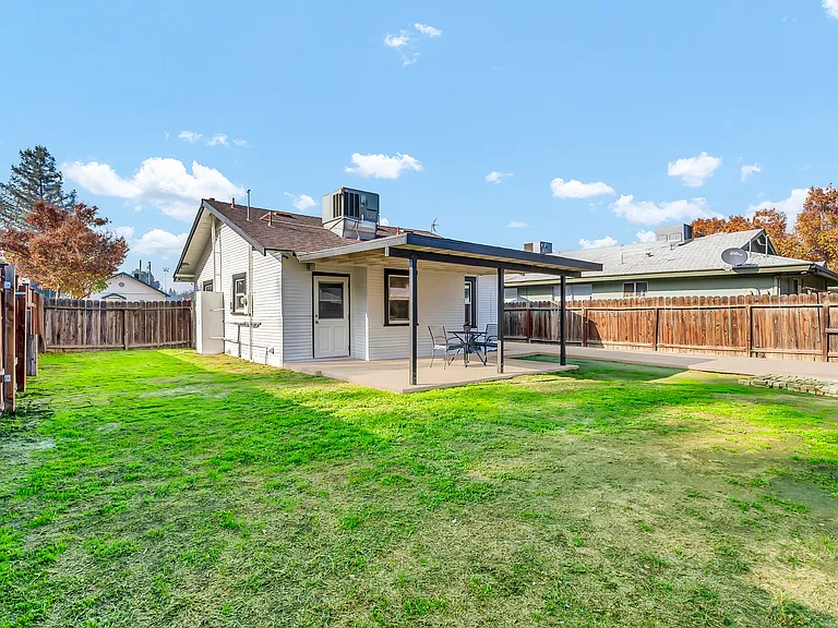 916 S Encina St — Photo 25