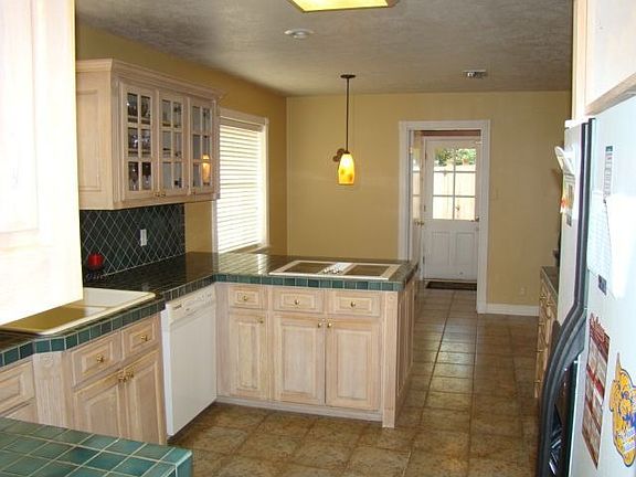 5th image of 1085 Chatwood Dr