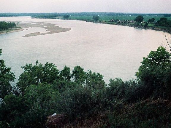 View of Missouri 1/2 blk from Apt