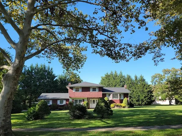 14 Woodcrest Cir, Monroe Township, NJ 08831