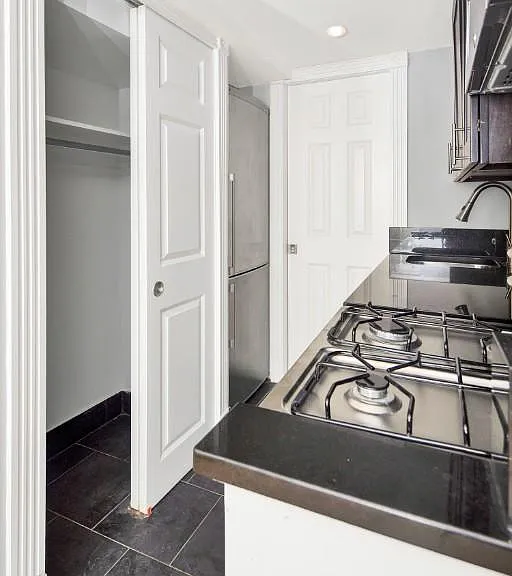 345 W 53rd St #B — Photo 6