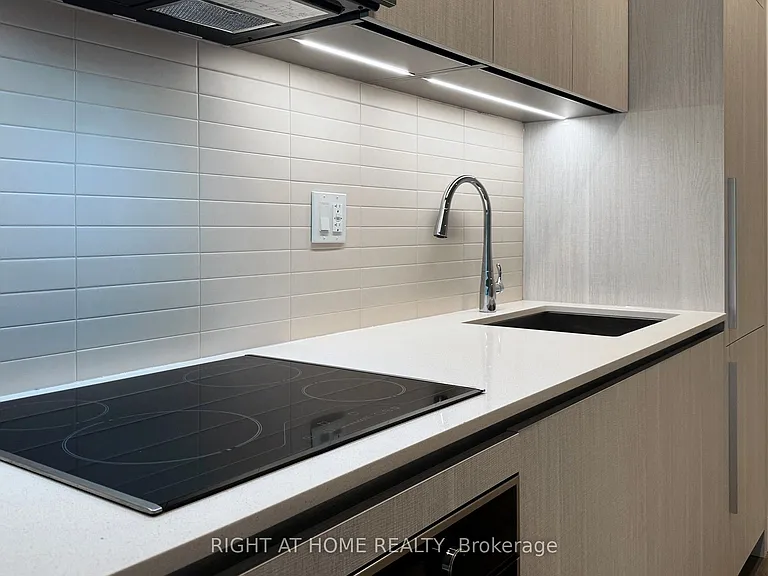 8 Cumberland St #603 — Photo 19