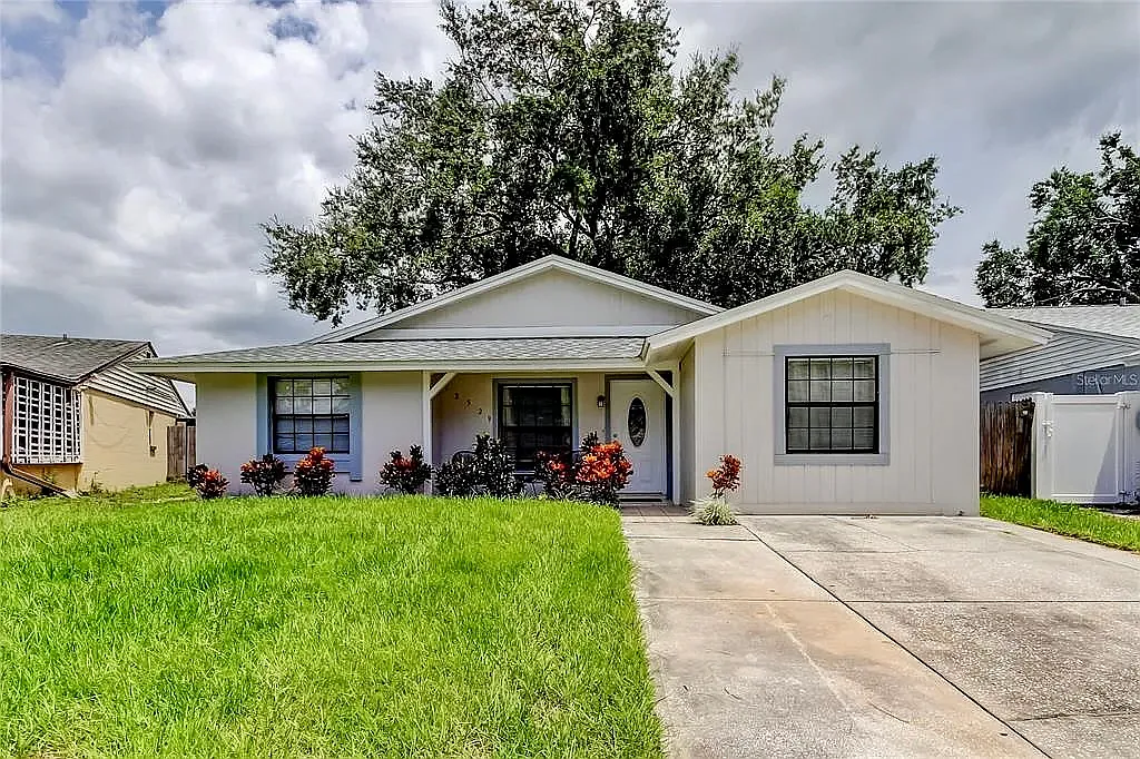 3 bed, 1250 sqft, $2,987 — Photo 1
