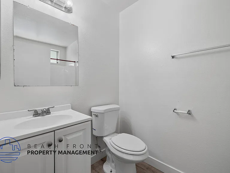1375 Temple Ave — Photo 11
