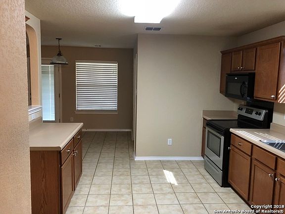 4th image of 430 Diana Dr