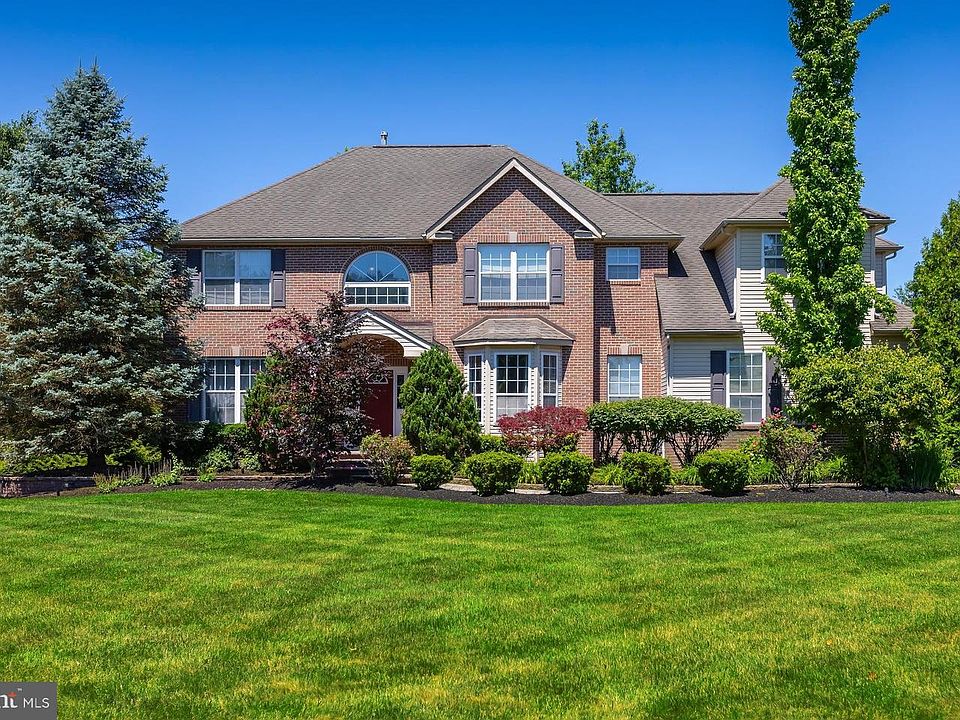 1st image of 208 Hickory Ln